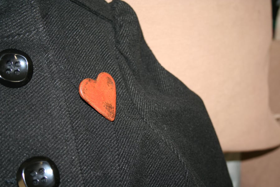 CUSTOMER ORDER FOR JUSTJES Heart ceramic red brooches