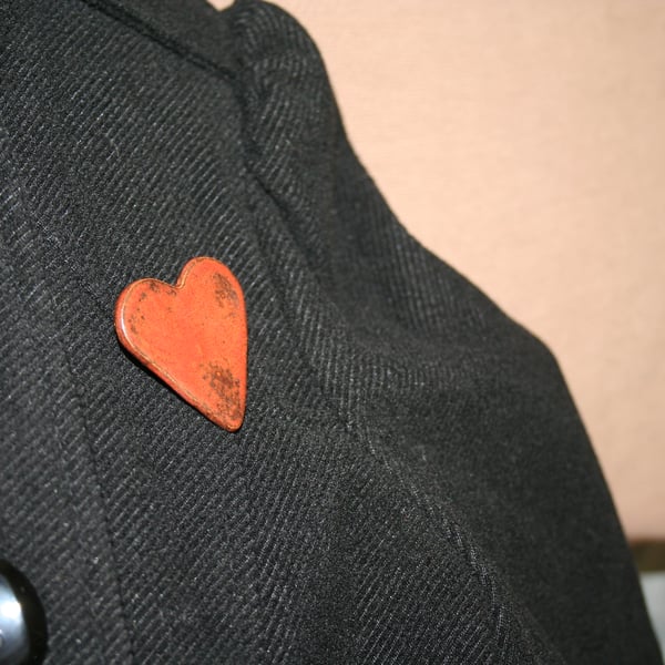 CUSTOMER ORDER FOR JUSTJES Heart ceramic red brooches
