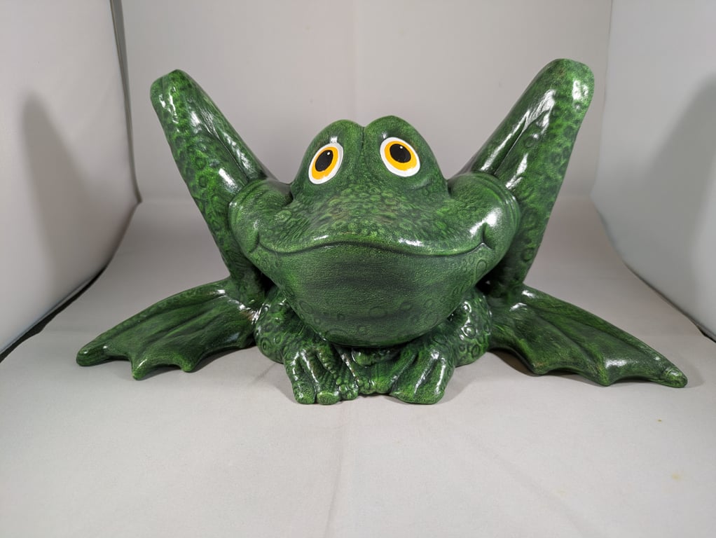Green Ceramic Frog Garden Nature Pond Wildlife Amphibian Ornament Decoration.