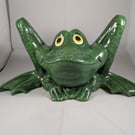 Green Ceramic Frog Garden Nature Pond Wildlife Amphibian Ornament Decoration.