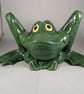Green Ceramic Frog Garden Nature Pond Wildlife Amphibian Ornament Decoration.