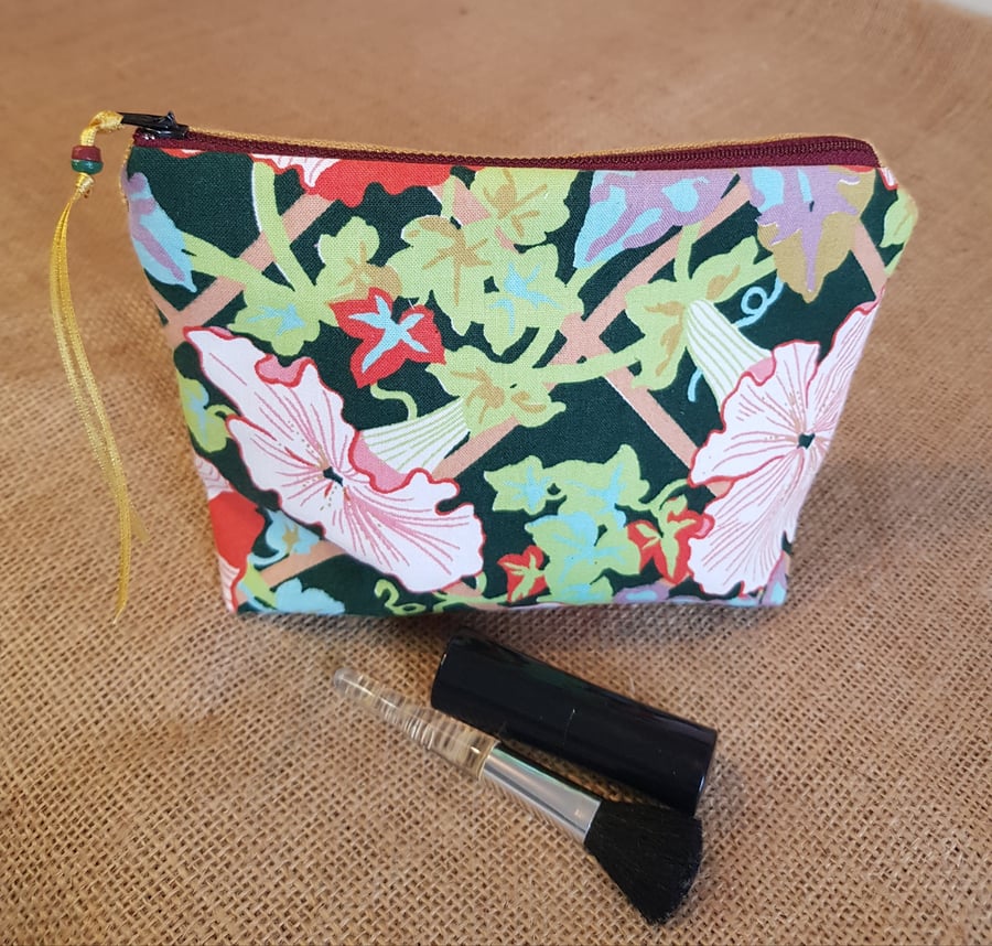 Zipped pouch: vintage floral print 
