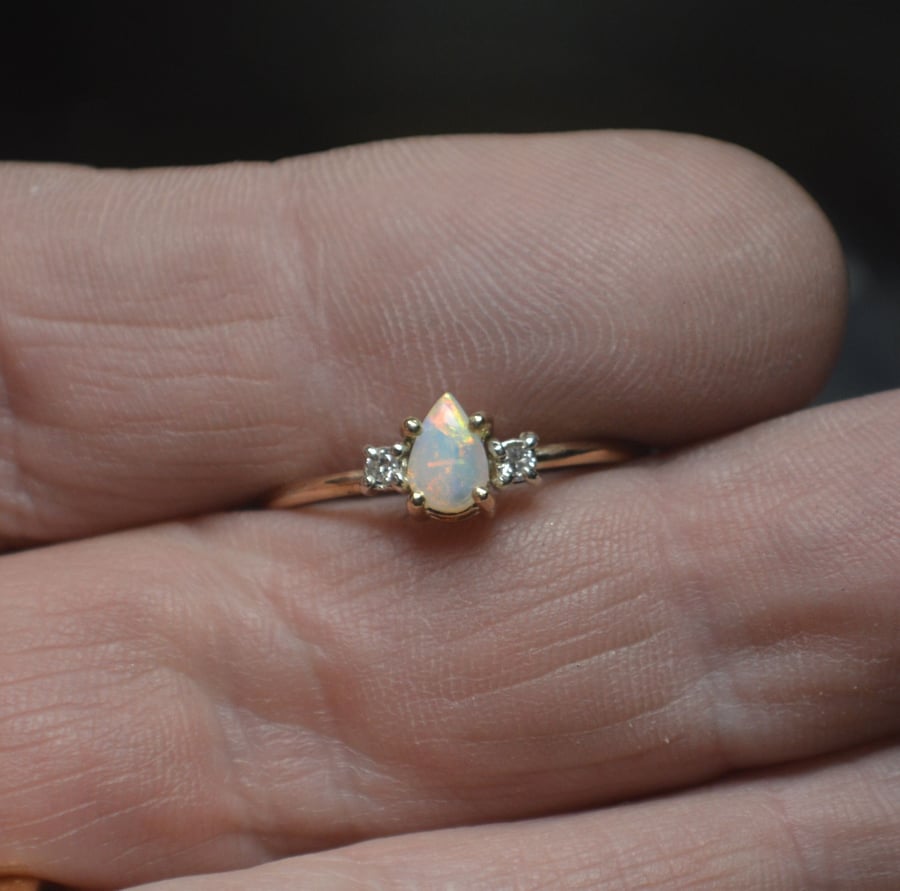 9ct Opal & Diamond ring 9ct Opal & Diamond ring