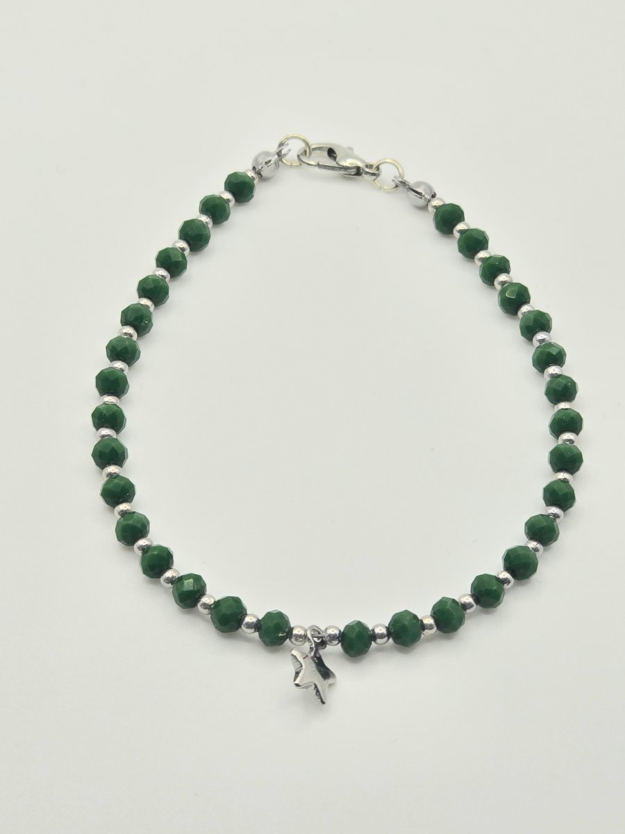 Green glass beaded bracelet with small silver star charm