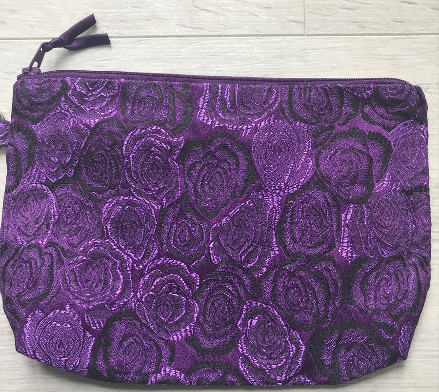 HiyaHiya Accessory Case - Purple Roses