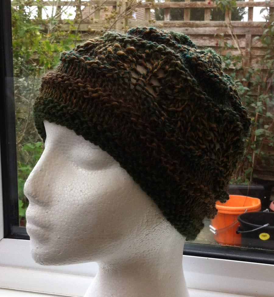 Handknitted lace and wave feminine hat
