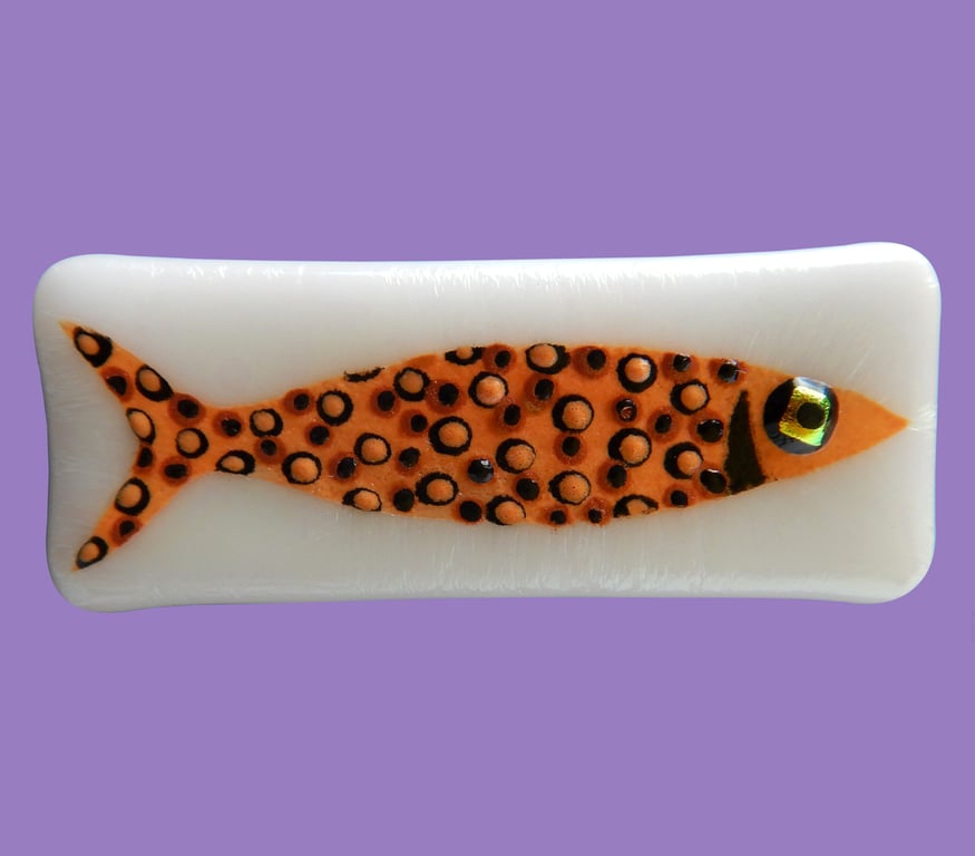 HANDMADE FUSED DICHROIC GLASS 'LITTLE ORANGE FISH' BROOCH.