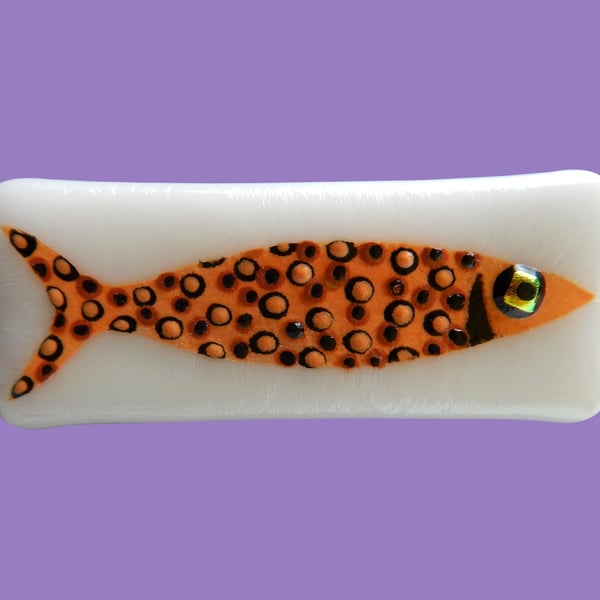 HANDMADE FUSED DICHROIC GLASS 'LITTLE ORANGE FISH' BROOCH.