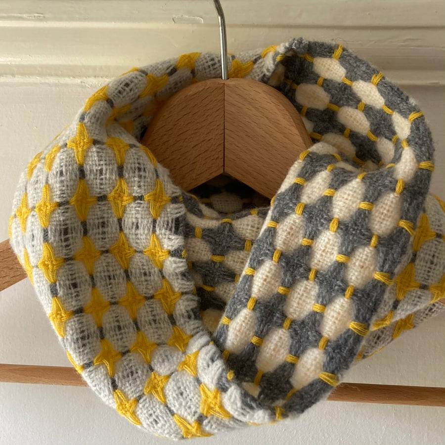 Narcissus Handwoven Lambswool Cowl