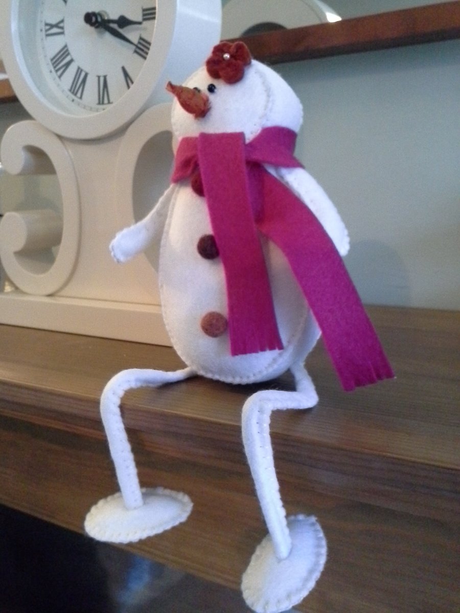 Felt Snow woman shelf topper