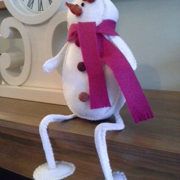 Felt Snow woman shelf topper