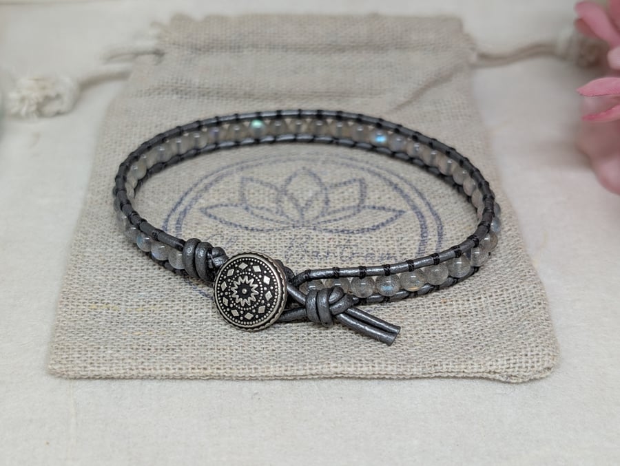 Labradorite and metallic grey leather bracelet with button fastener 