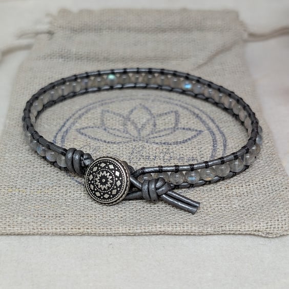 Labradorite and metallic grey leather bracelet with button fastener 