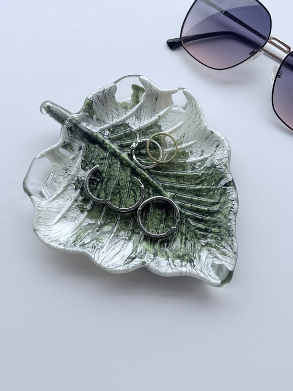 Handmade Resin Leaf Trinket Dish – Botanical Jewellery Holder in Sage Green