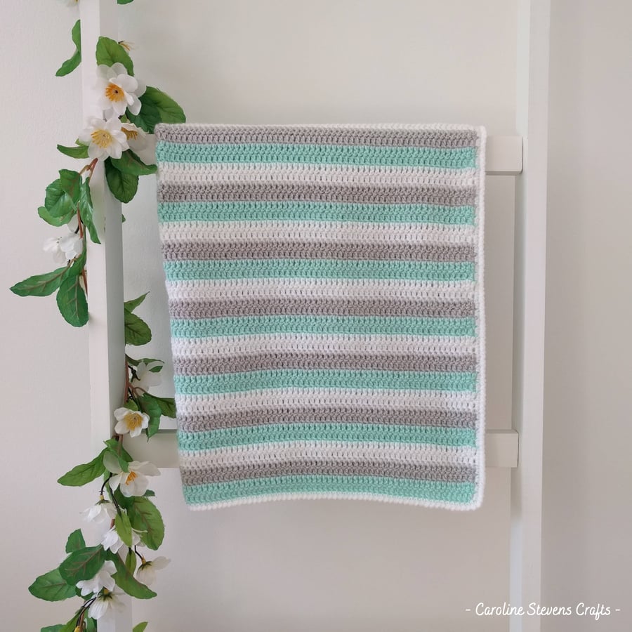 Crochet baby blanket - Green, grey and white