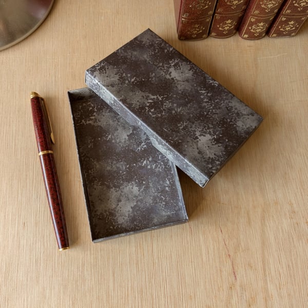 'Cloud Glow' - A handmade, ultra-thin, necklace gift box (Code: FBPACG)