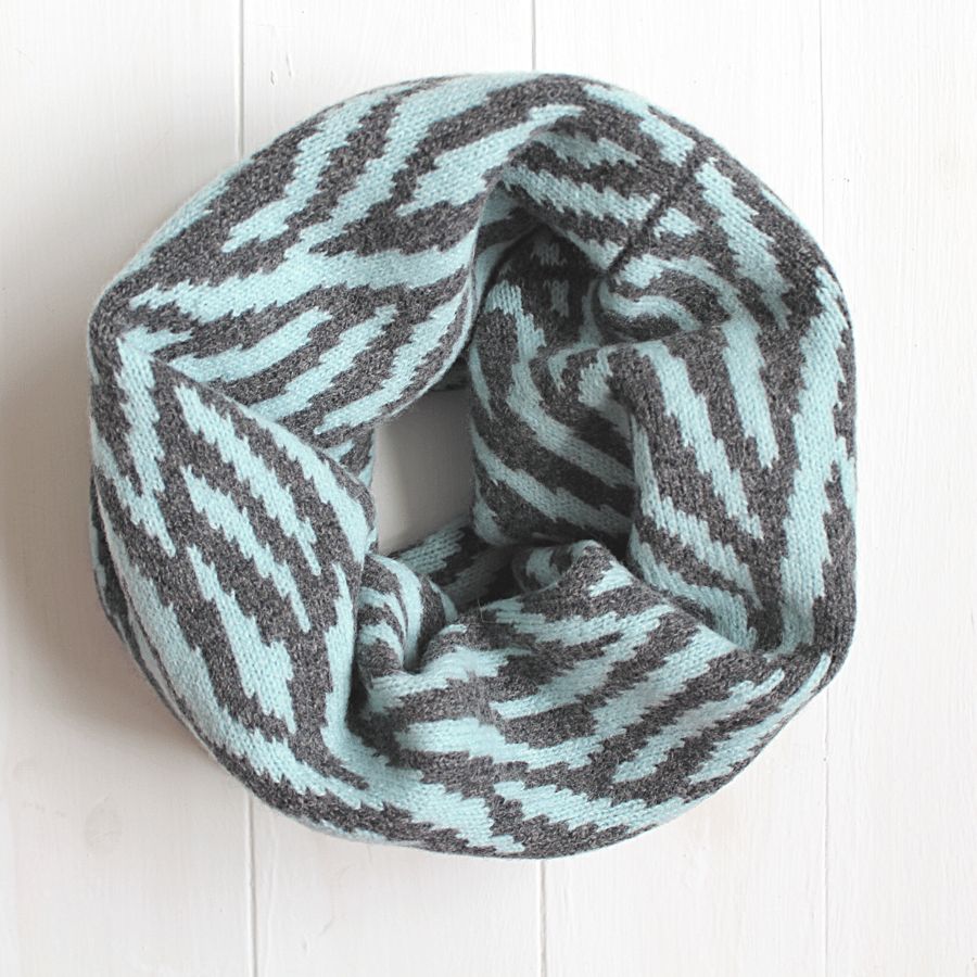 SECONDS SUNDAY Zebra knitted cowl - light green and cliff