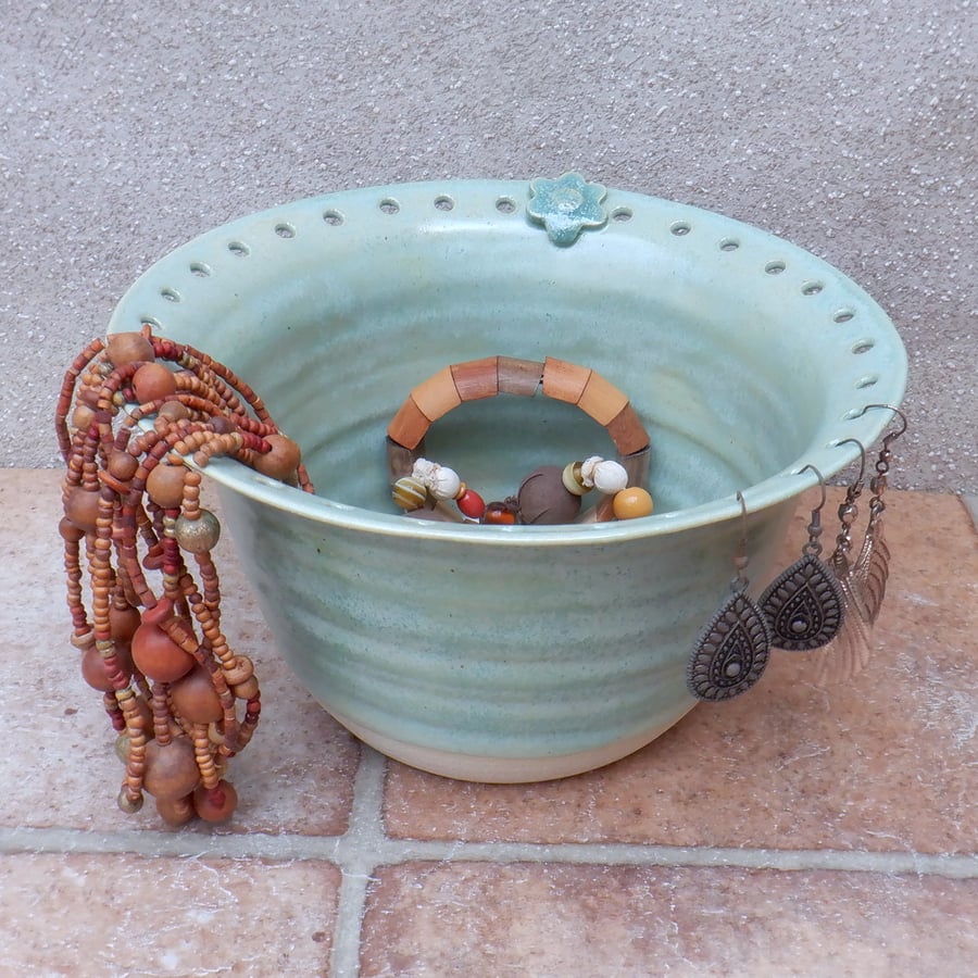 Jewellery bowl for organising displaying jewelry hand thrown pottery ceramic