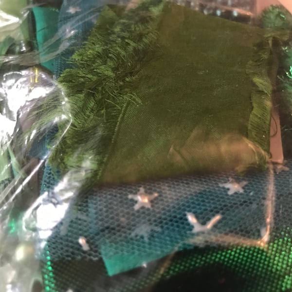 Bag of Green Crafty Stuff “Allsorts” (Bag A10)