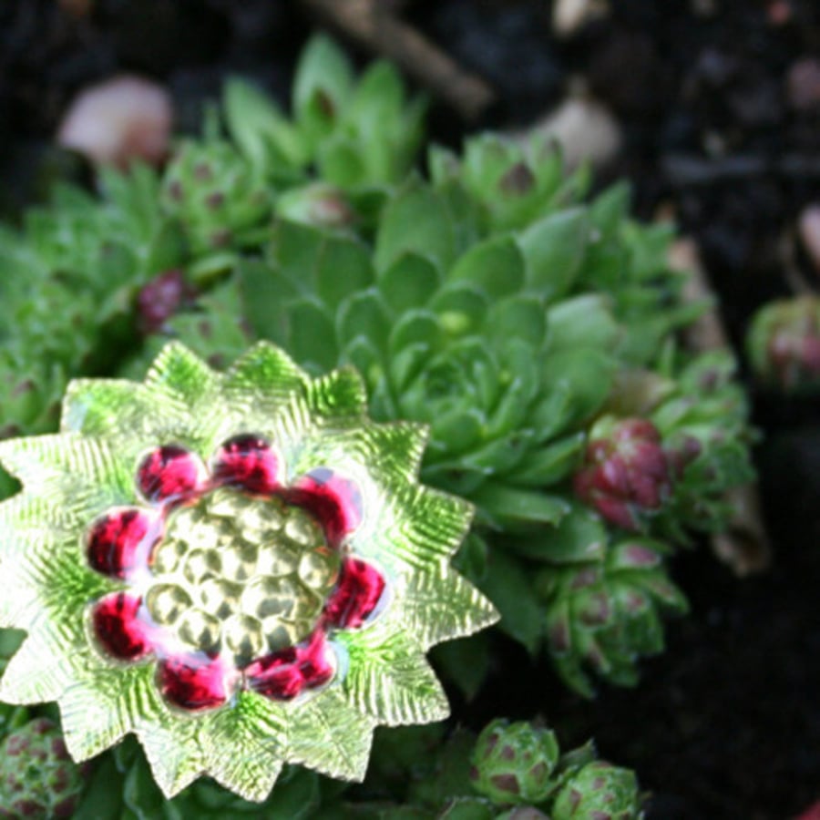 flower and leaves brooch