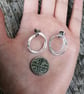 Modern hammered silver circles stud earrings - Image 4