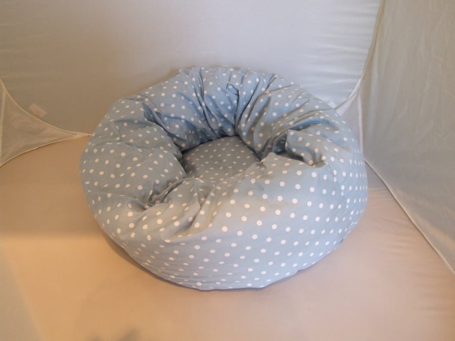 Lovely soft bed for cat or small dog