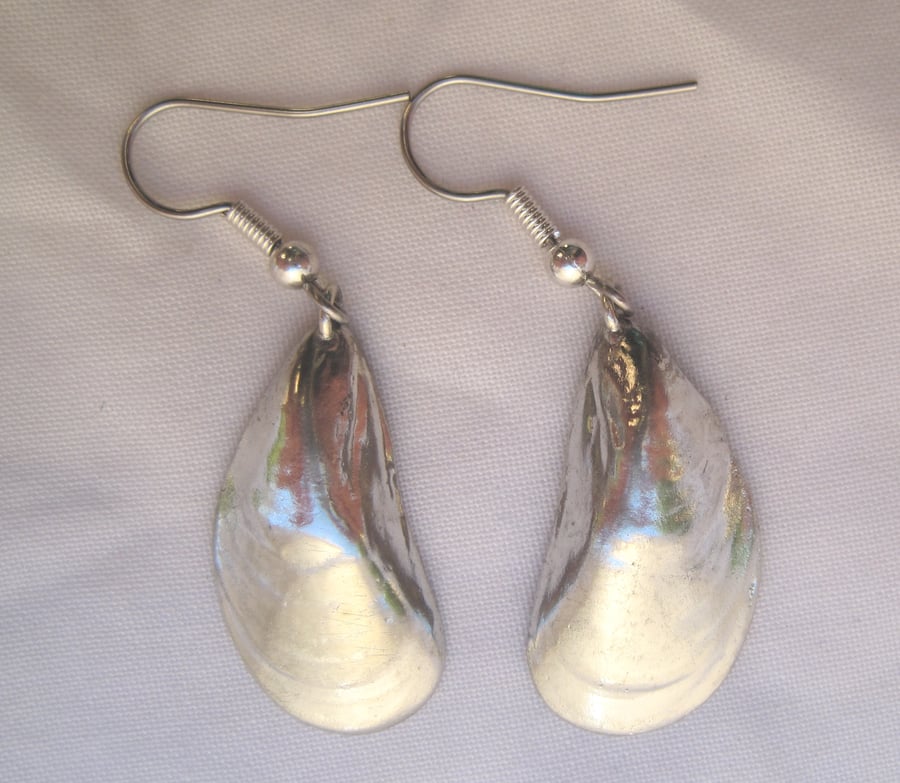 Smooth mussel shell pewter earrings