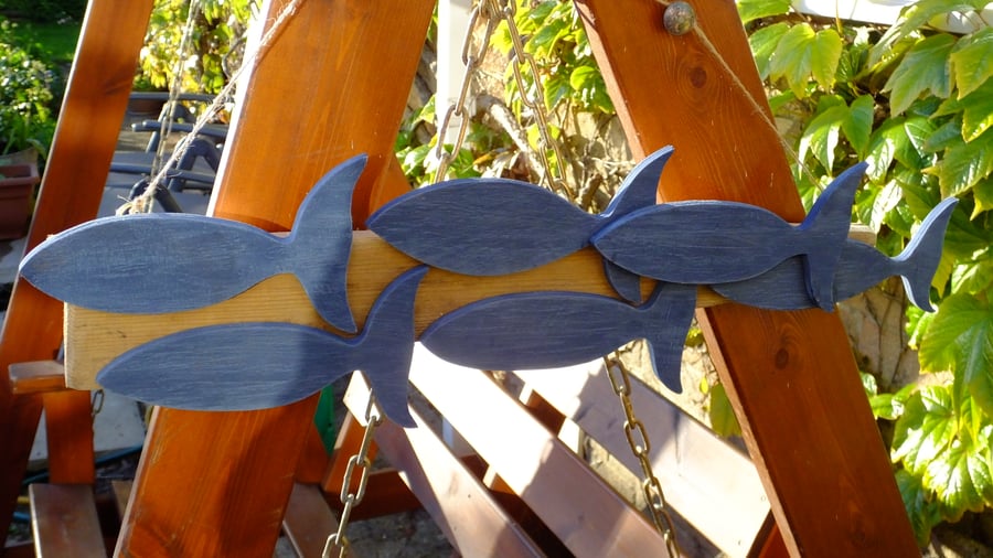 HANGING DECORATION SHOAL OF 6 DARK BLUE FISH MOUNTED ON DRIFTWOOD