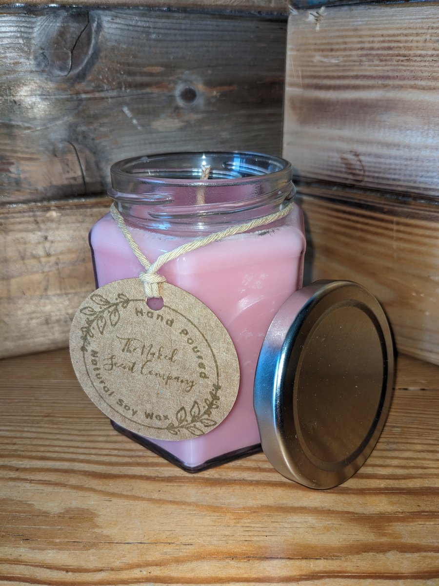 BUBBLEGUM SCENTED, HAND POURED, SOY WAX CANDLE – 220G