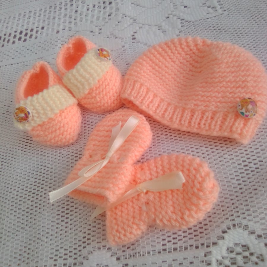 Baby's Hat Mittens and Shoes, Baby Shower Gift, New Baby Gift, Baby's Hat Set