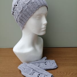 Hat and fingerless gloves set