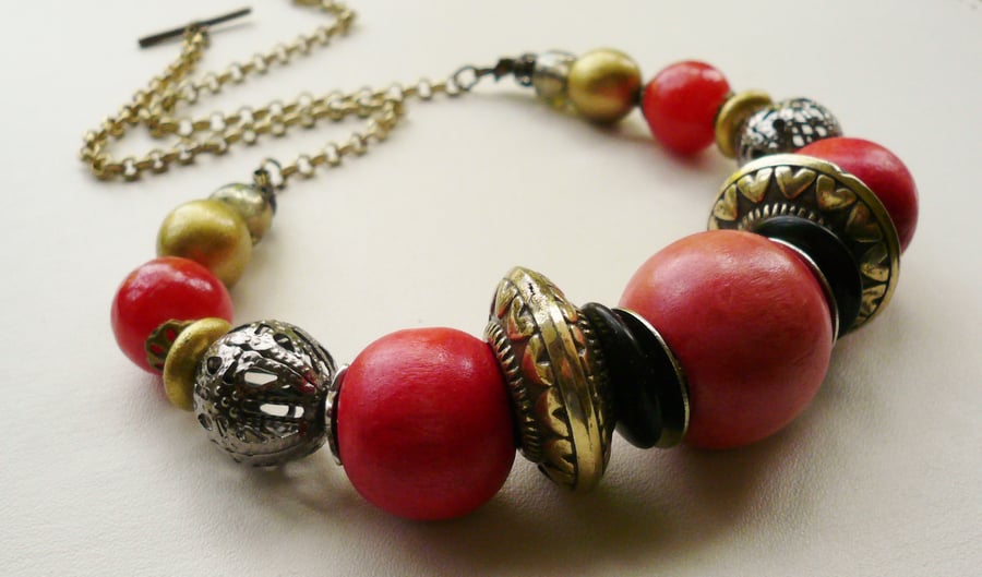 Chunky Red and Coral Mixed Metal Beaded Necklace   KCJ667