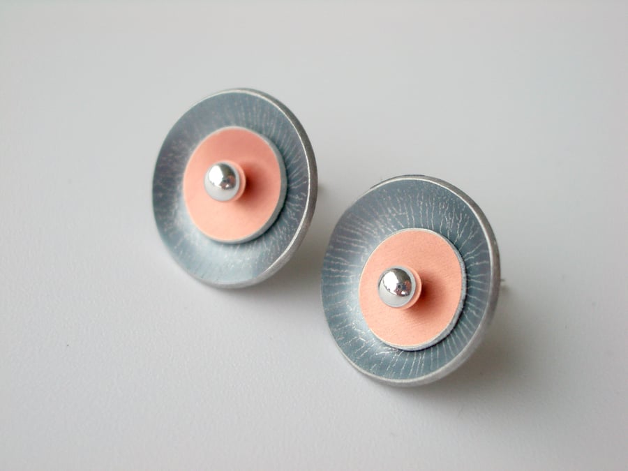 Grey and orange circle studs earrings