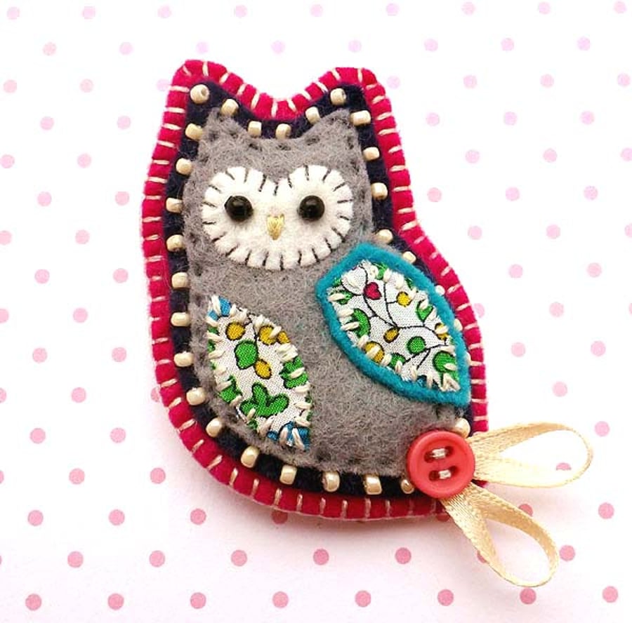 Owl Brooch in felt