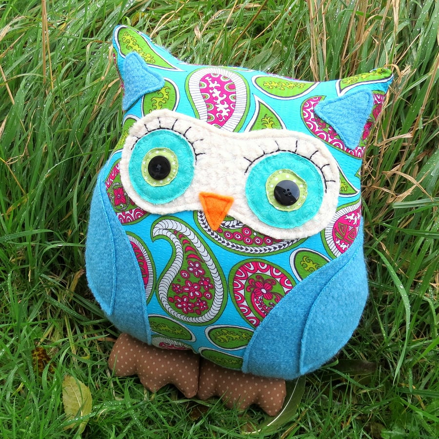  Sale!!! Paisley, a 36cm tall owl cushion.  (14.3 inches)  1970s paisley fabric.