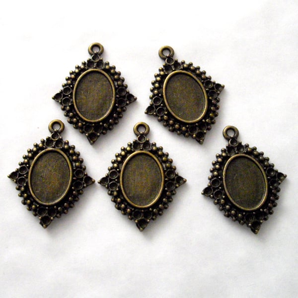 5 x Small Cameo Settings - Antique Brass Finish