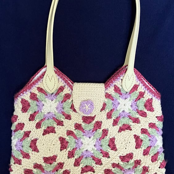Granny square tote bag cream – magnetic tab top closing