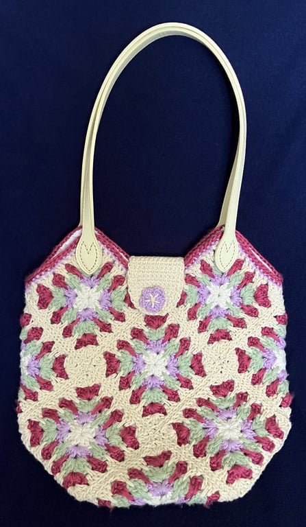 Granny square tote bag cream – magnetic tab top closing