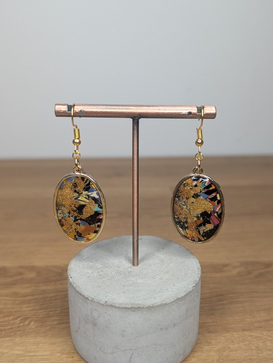 Summer bloom framed oval earrings 