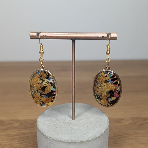 Summer bloom framed oval earrings 