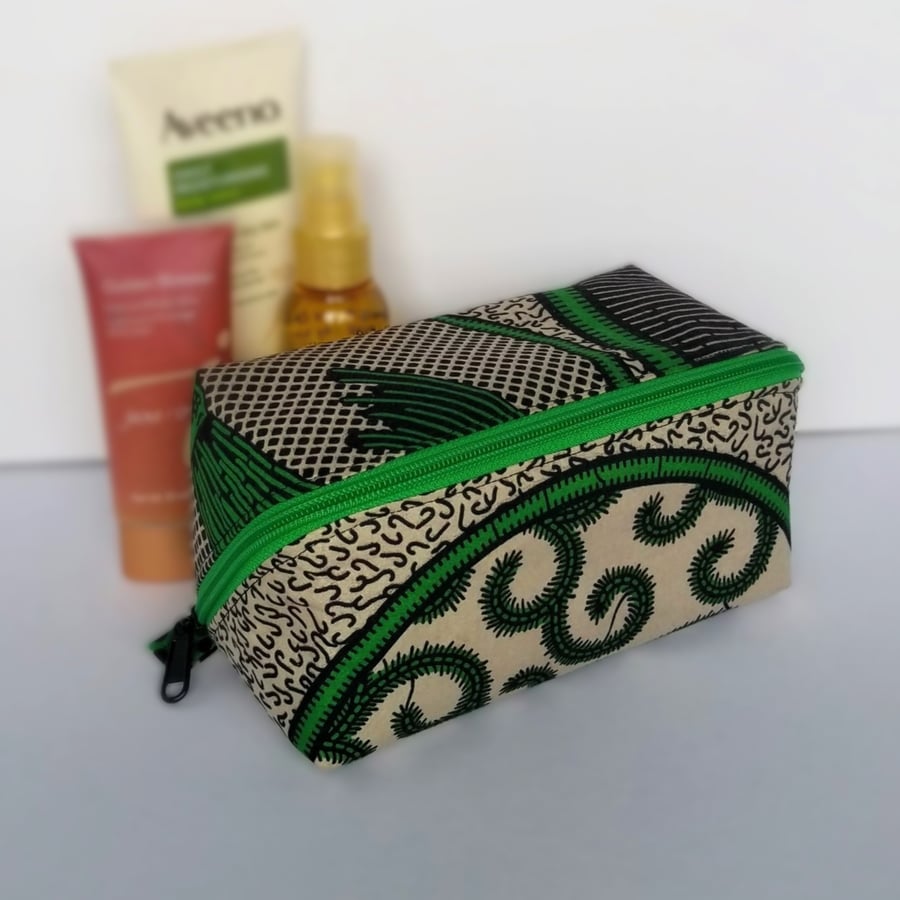 Pouch that opens to a tray. For Makeup, Pens & Pencils or more. Large Size