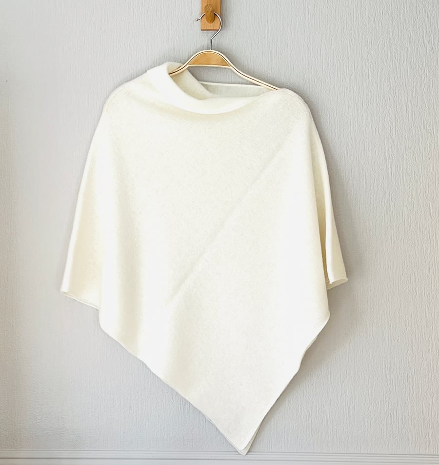 Poncho merino lambswool cream white 