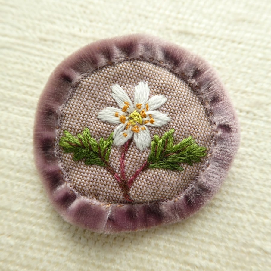 Wood anemone - hand stitched brooch