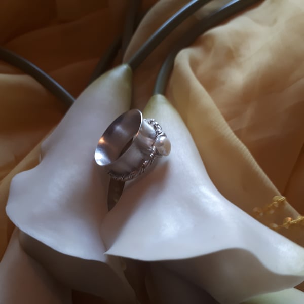 Sterling silver freshwater pearl fidget-spinner ring