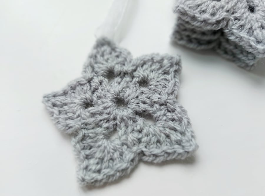 Silver Christmas Crochet Stars with Organza Ribbon, Set of 5