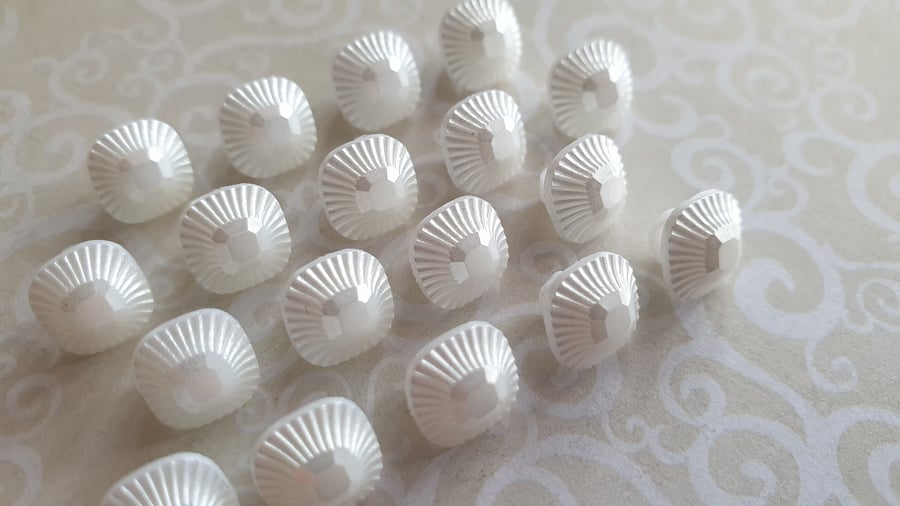 3 10" 8mm 12L Tiny nylon Pearlised Buttons