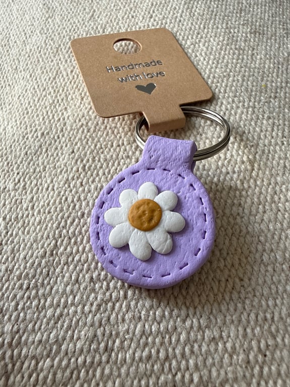 Polymer clay lilac daisy circle keyring 