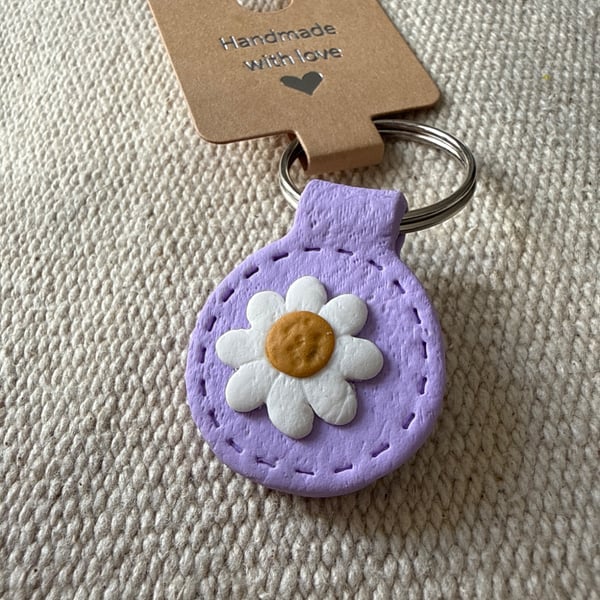 Polymer clay lilac daisy circle keyring 