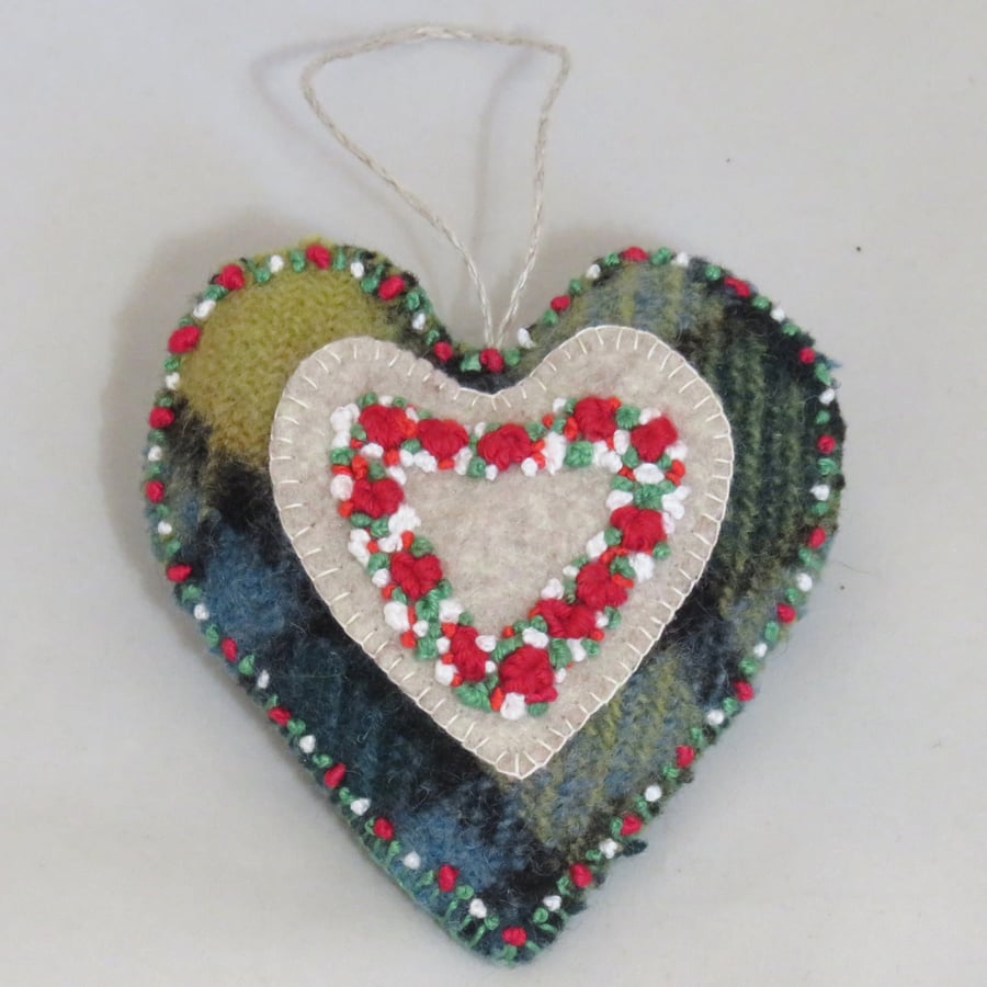 Hanging heart with embroidered rose posie
