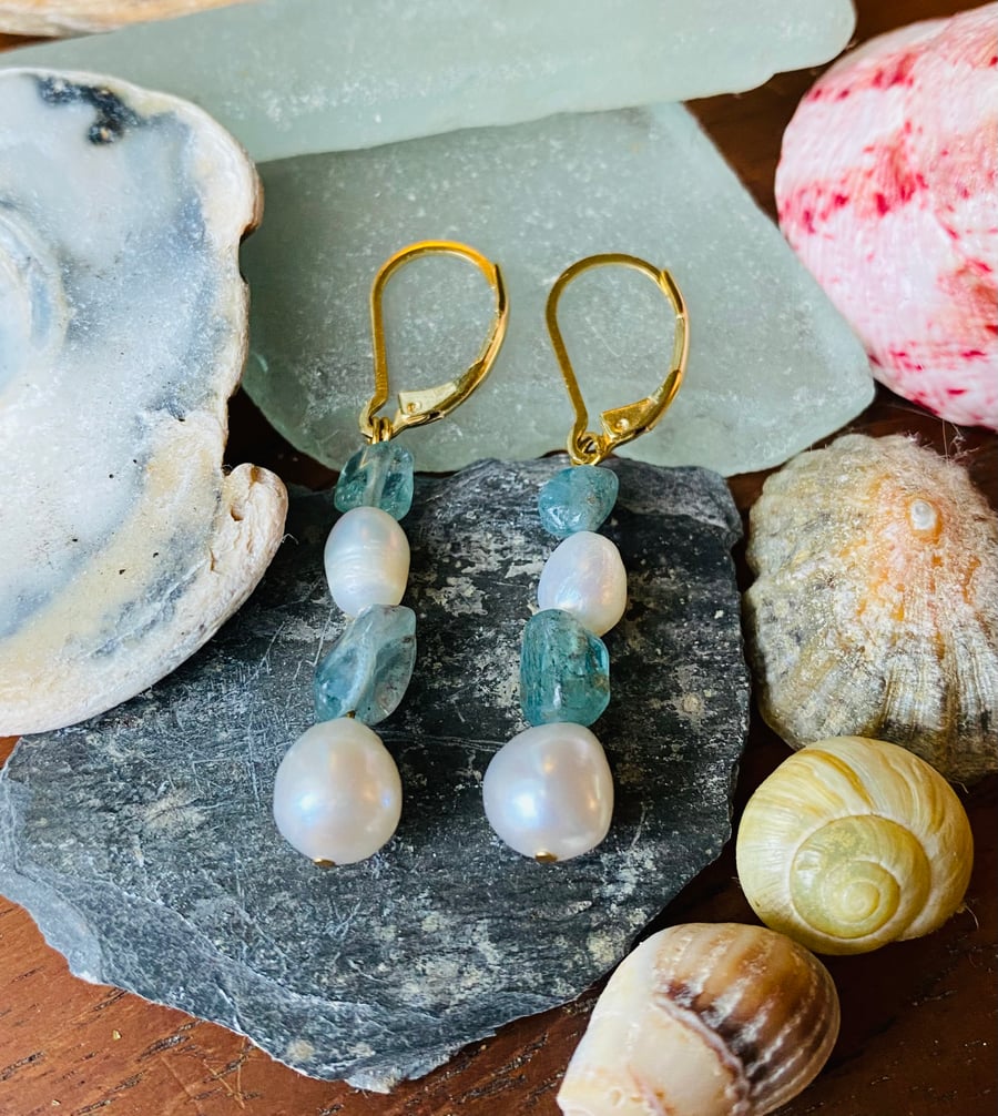 Baroque pearl and blue apatite gemstone earrings - BPGE02